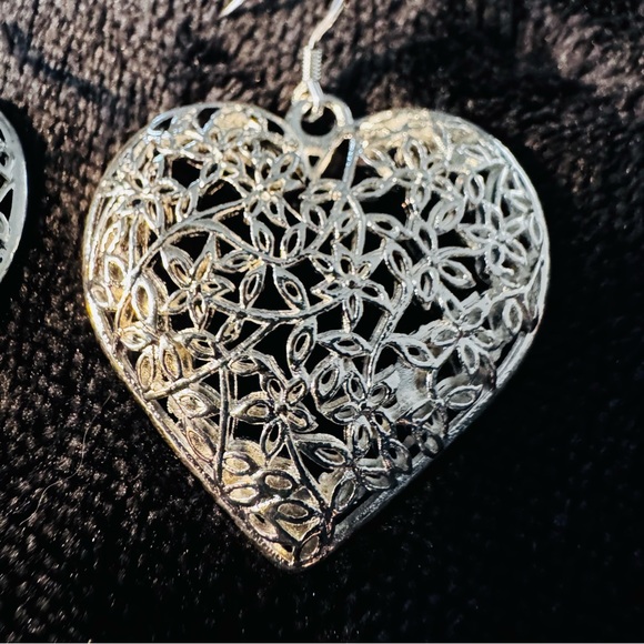 925 silver plated heart earring 1.25” x 1.25” - Picture 3 of 8